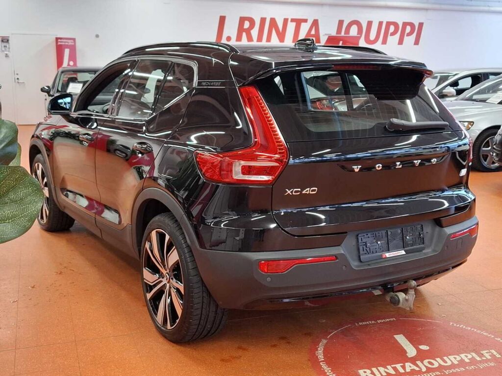 Volvo XC40 2021 Musta