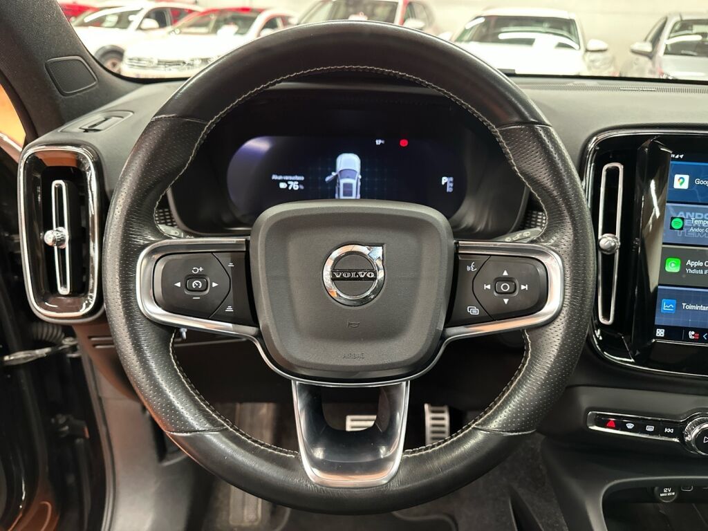Volvo XC40 2021 Musta