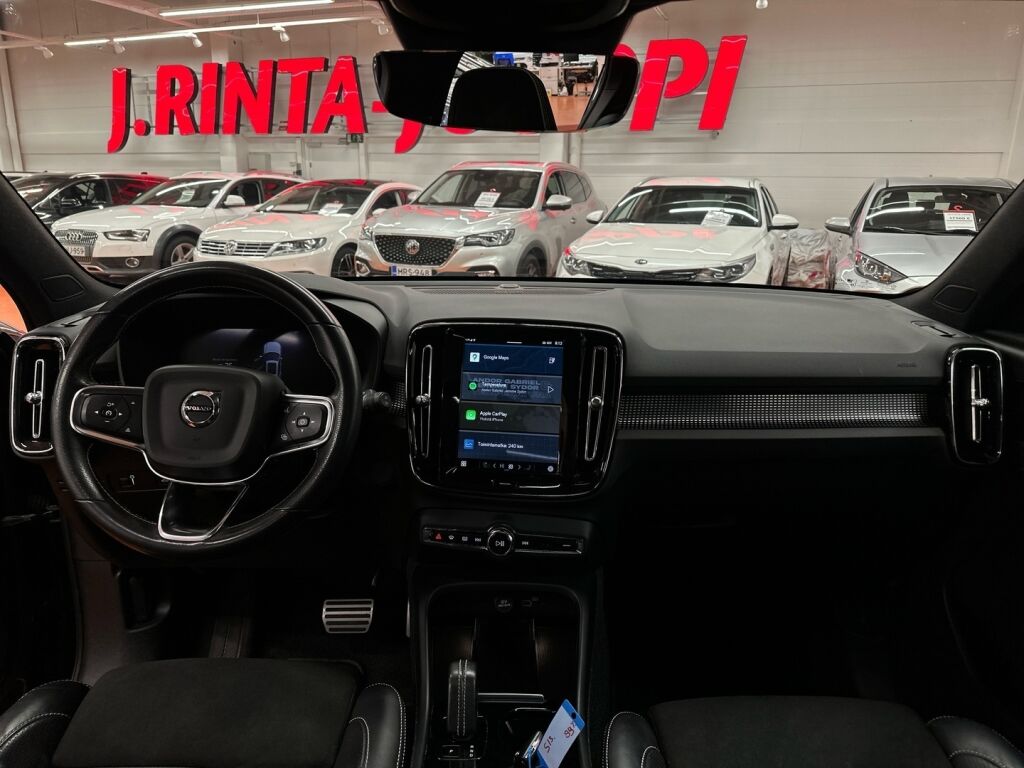 Volvo XC40 2021 Musta