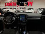 Volvo XC40 2021 Musta