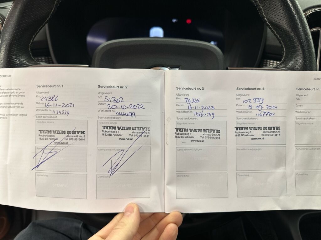 Volvo XC40 2021 Musta