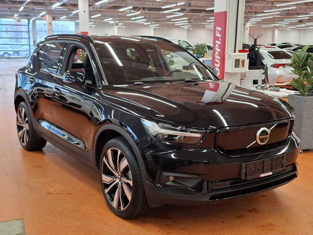 Volvo XC40 2021 Musta