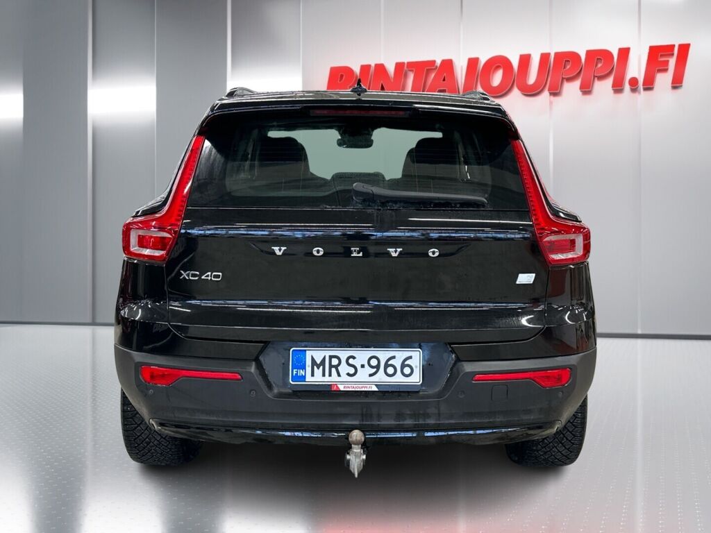 Volvo XC40 2021 Musta