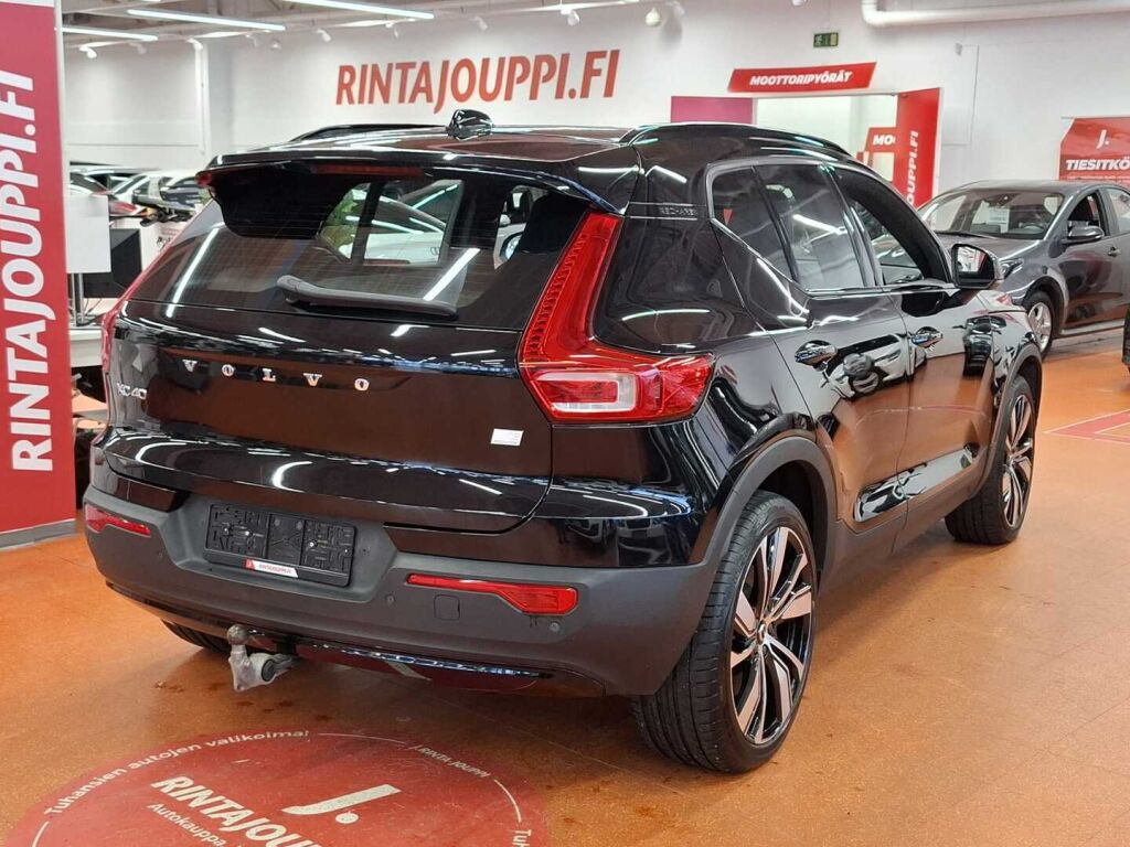 Volvo XC40 2021 Musta