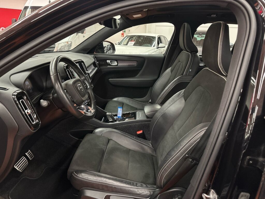 Volvo XC40 2021 Musta