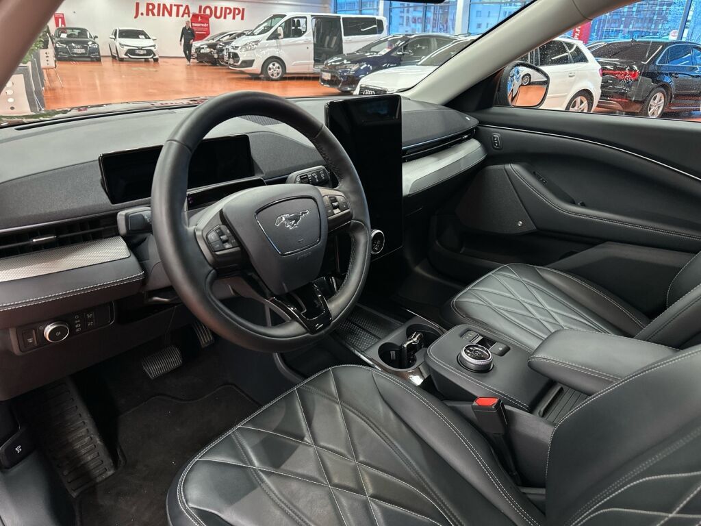 Ford Mustang 2021 Musta