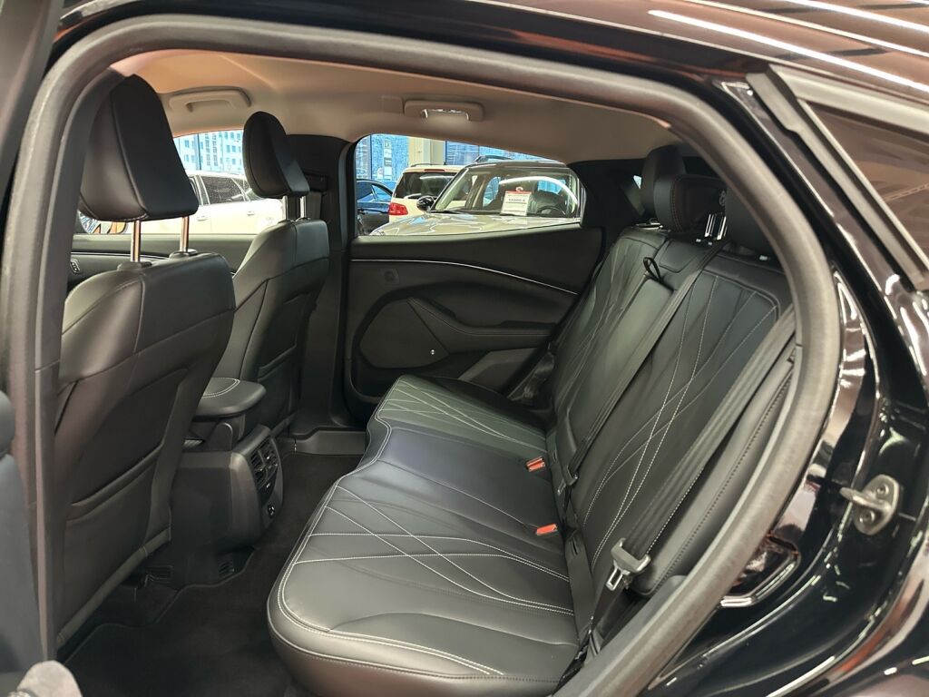 Ford Mustang 2021 Musta