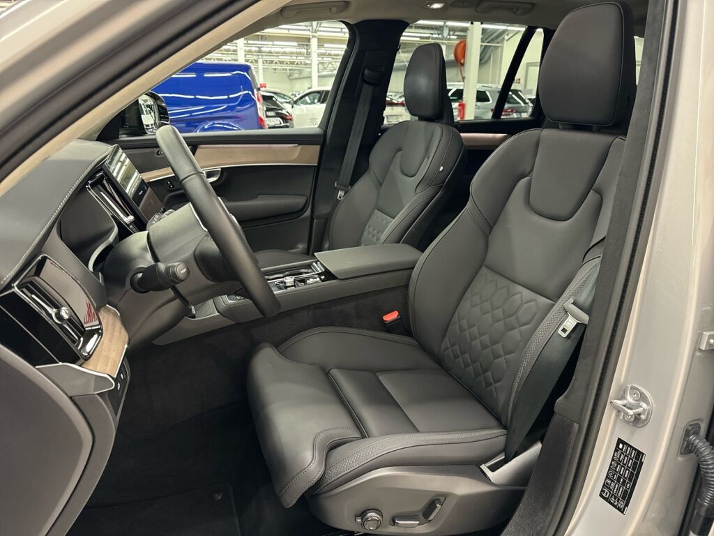 Volvo XC90 2025 Metalli harmaa