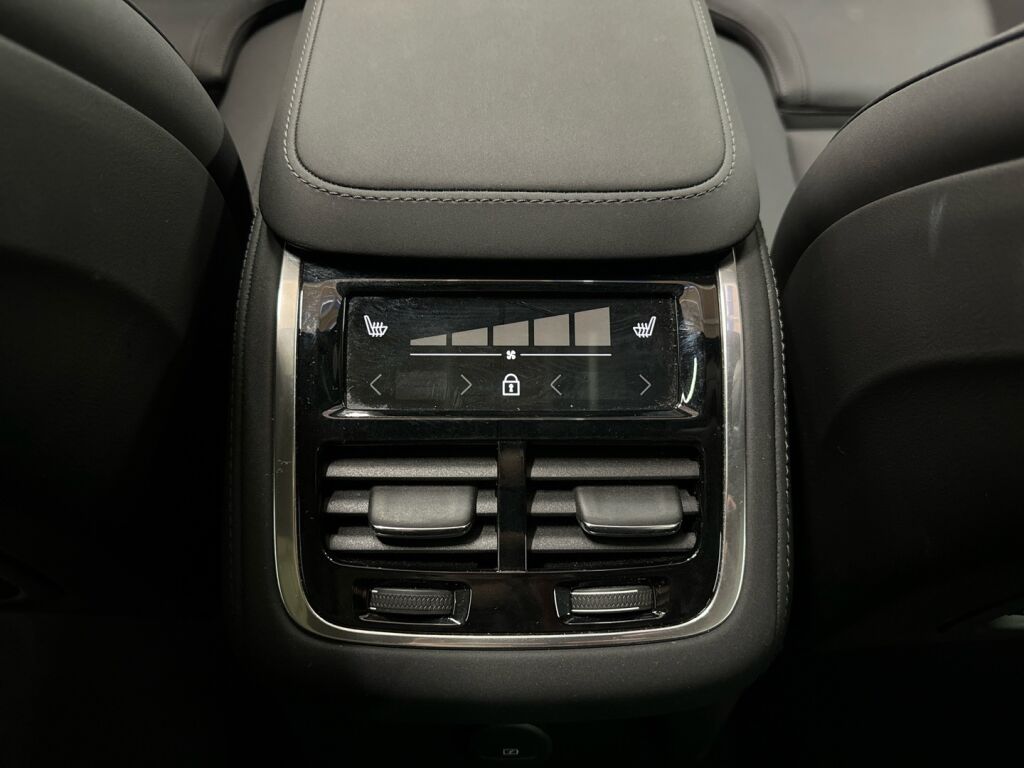 Volvo XC90 2025 Metalli harmaa