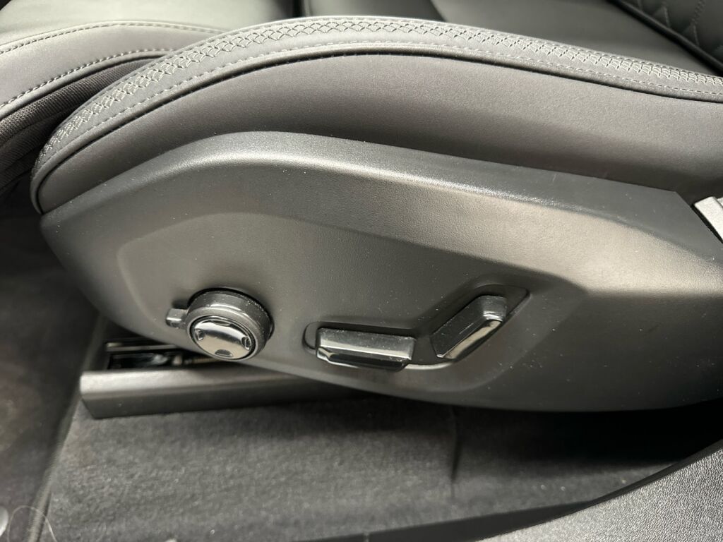 Volvo XC90 2025 Metalli harmaa