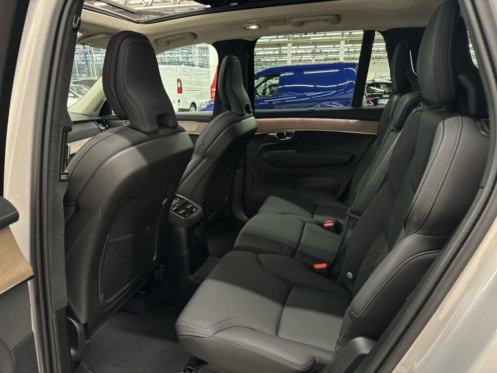 Volvo XC90 2025 Metalli harmaa