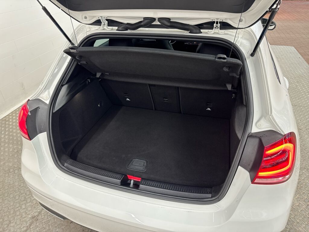 Mercedes-Benz A 2022 Valkoinen