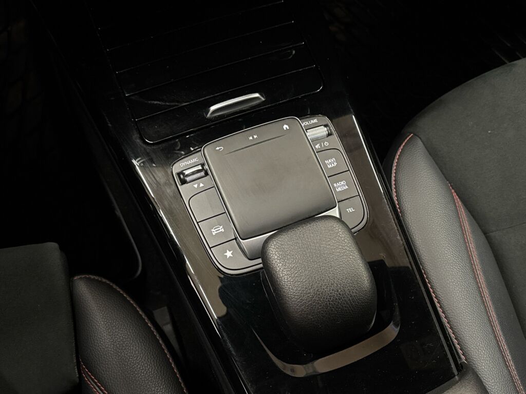 Mercedes-Benz A 2022 Valkoinen