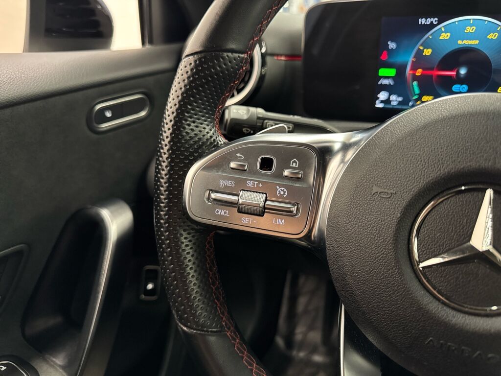 Mercedes-Benz A 2022 Valkoinen