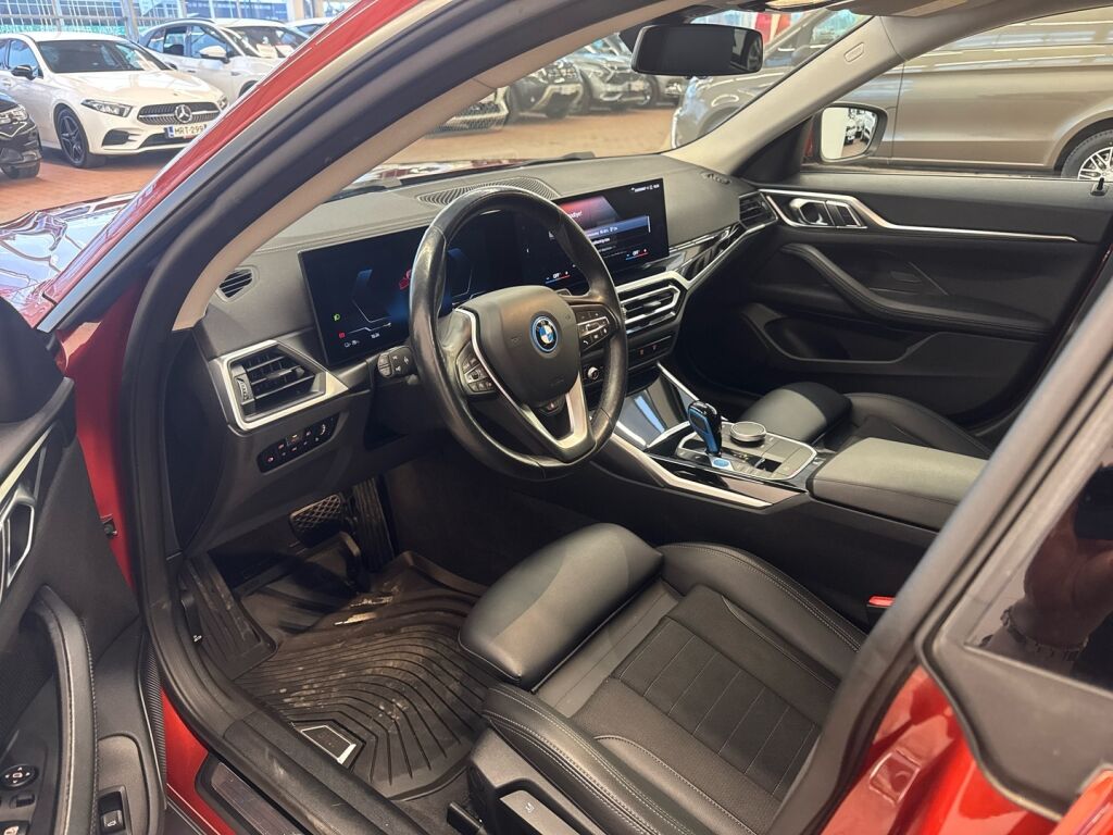 BMW i4 2023 Oranssi