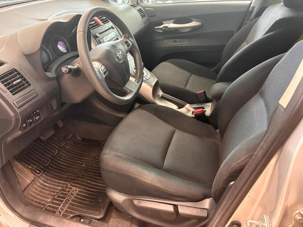 Toyota Auris 2011 Hopea