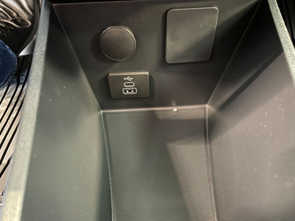 Ford Transit Courier 2026 Agate Black