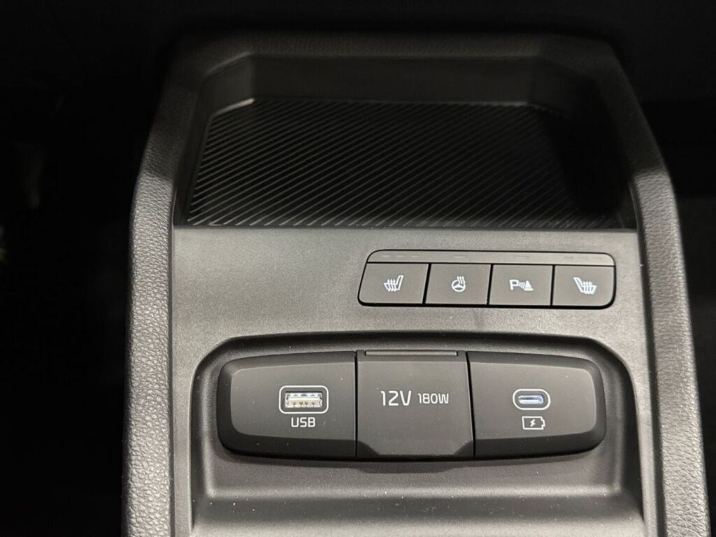 Kia Stonic 2026 Musta