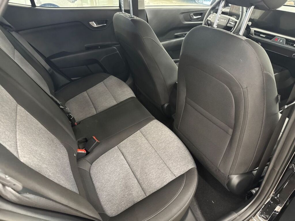 Kia Stonic 2026 Musta