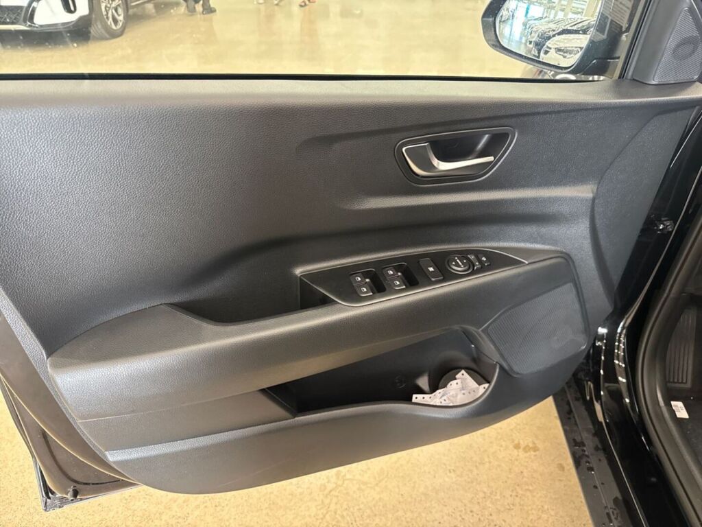 Kia Stonic 2026 Musta