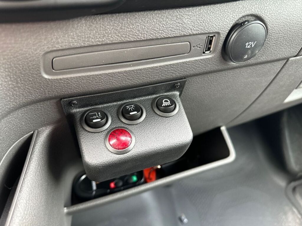 Ford Transit 2026 Frozen White