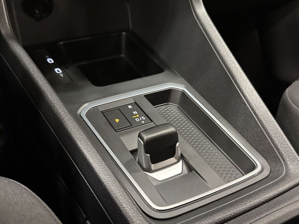 Ford Transit Connect 2026 Musta