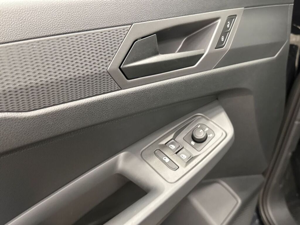 Ford Transit Connect 2026 Musta