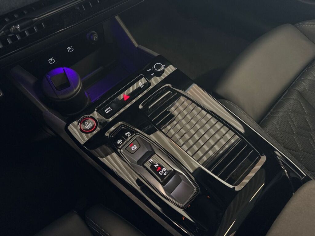 Audi S6 e-tron 2025 Ruskea (beige)