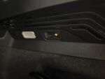 Volkswagen ID.4 2023 Met.valkoinen/musta katto