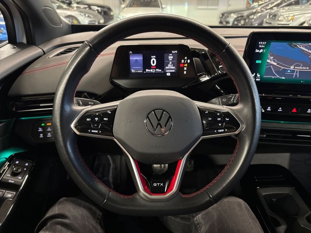 Volkswagen ID.4 2023 Met.valkoinen/musta katto