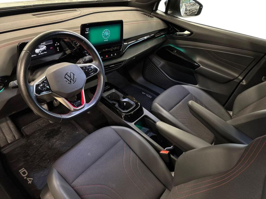 Volkswagen ID.4 2023 Met.valkoinen/musta katto