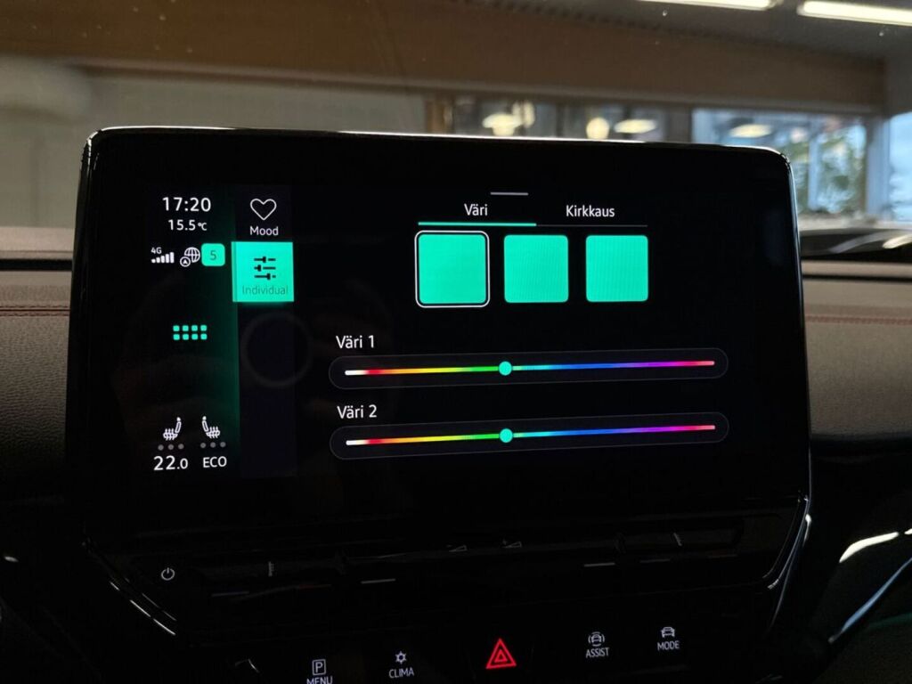 Volkswagen ID.4 2023 Met.valkoinen/musta katto