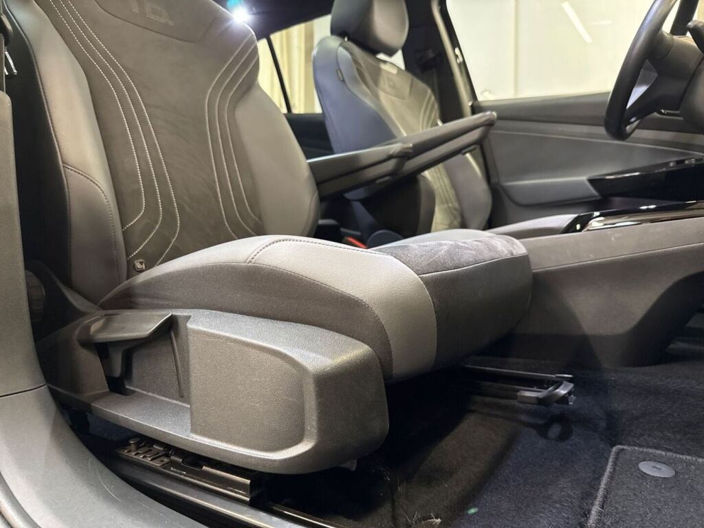 Volkswagen ID.4 2023 Mythos Black Metallic