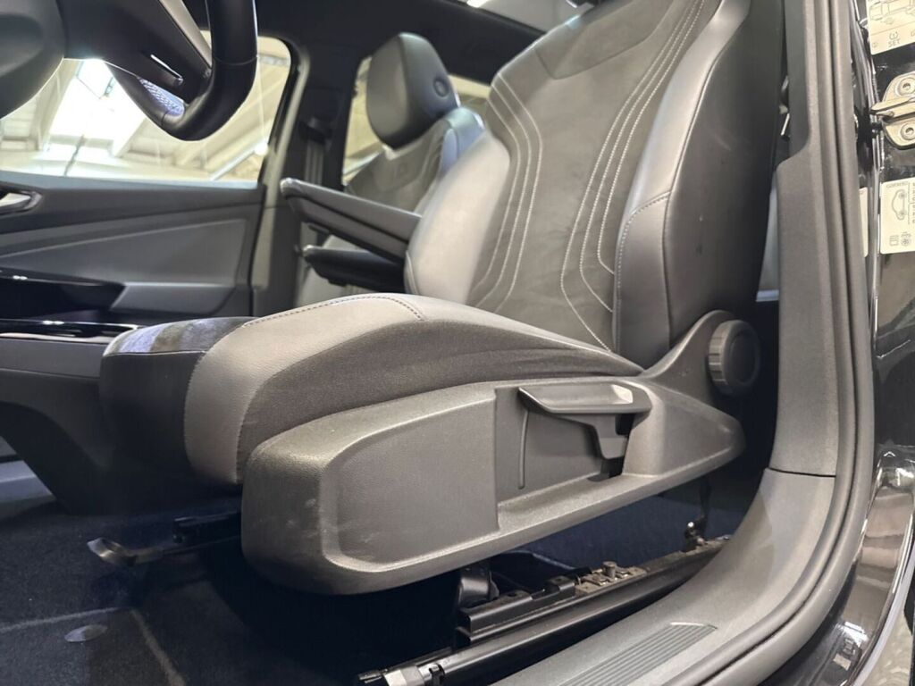 Volkswagen ID.4 2023 Mythos Black Metallic