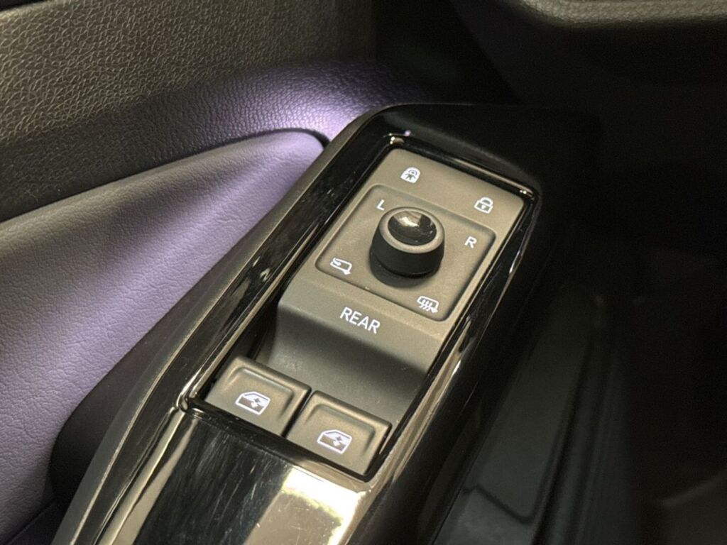 Volkswagen ID.4 2023 Mythos Black Metallic