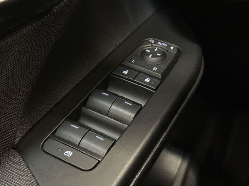 Toyota C-HR 2025 met.hopea