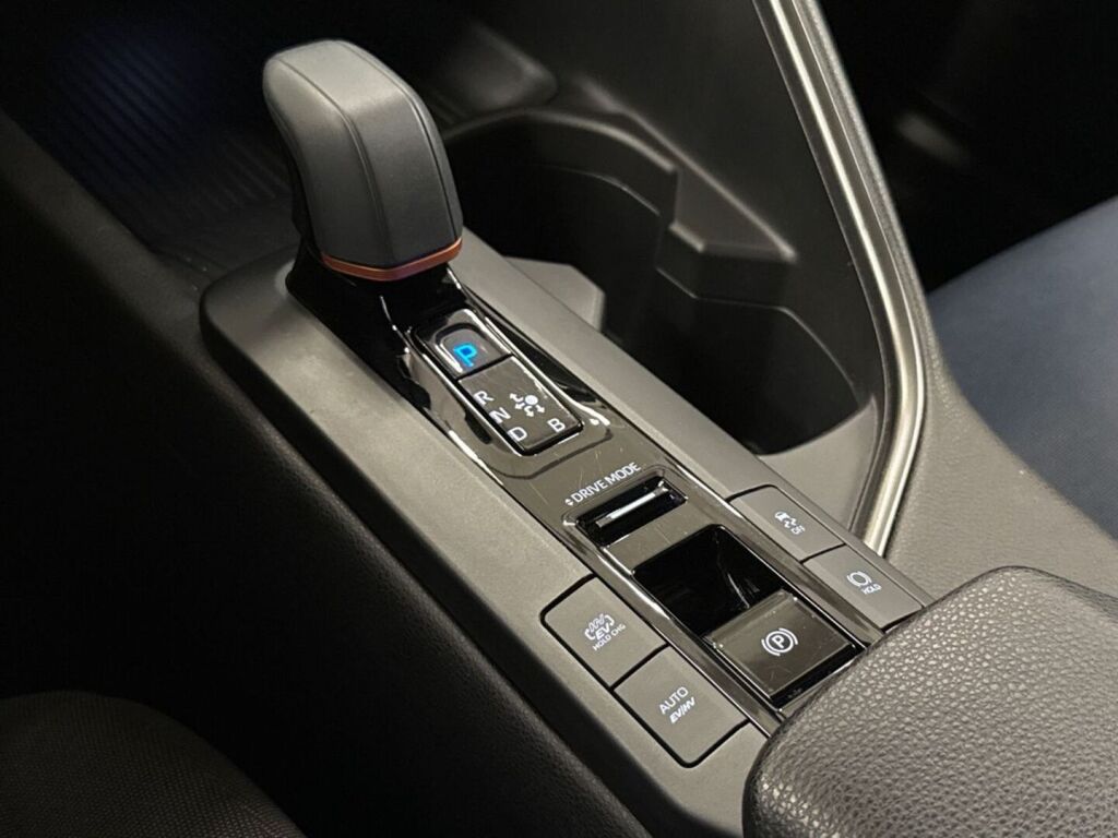 Toyota C-HR 2025 met.hopea