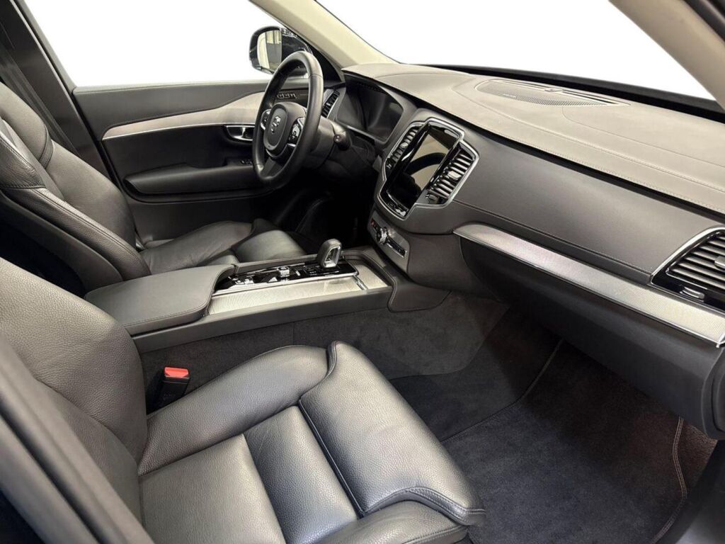 Volvo XC90 2023 