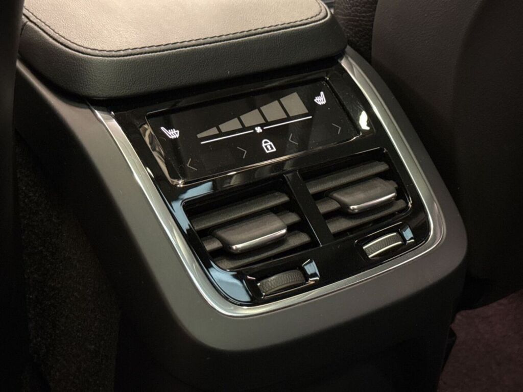 Volvo XC90 2023 
