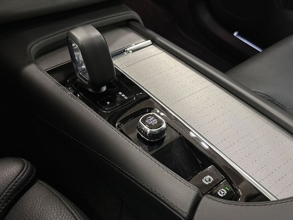 Volvo XC90 2023 