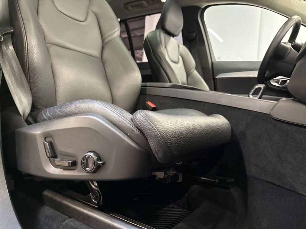 Volvo XC90 2023 