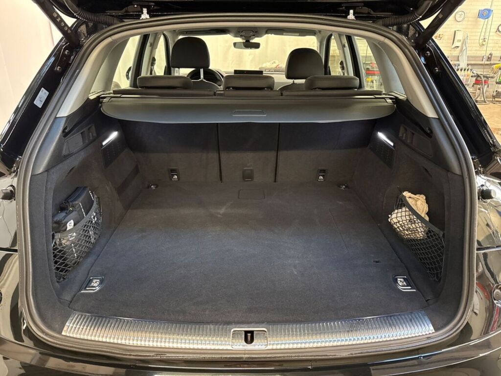 Audi Q5 2024 Mythos Black Metallic