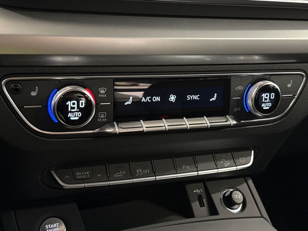 Audi Q5 2024 Mythos Black Metallic