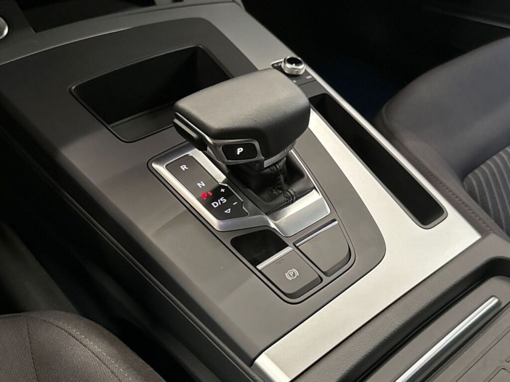 Audi Q5 2024 Mythos Black Metallic
