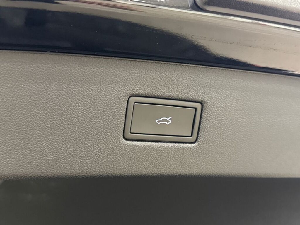 Ford Capri 2026 Musta