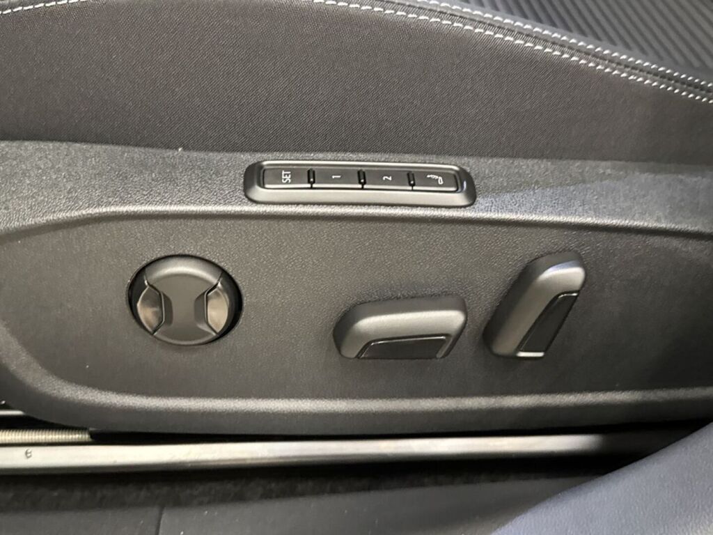 Ford Capri 2026 Musta
