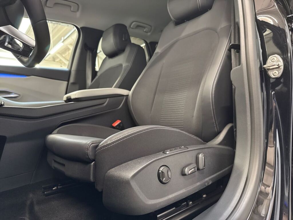 Ford Explorer 2026 Musta