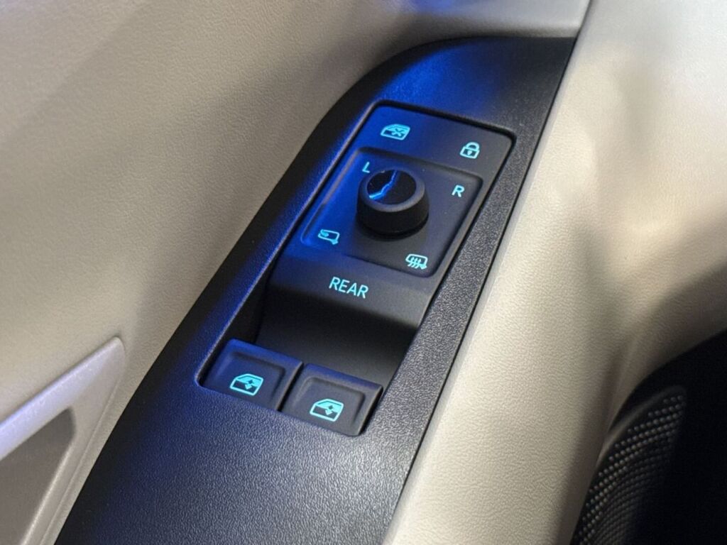 Ford Explorer 2026 Musta