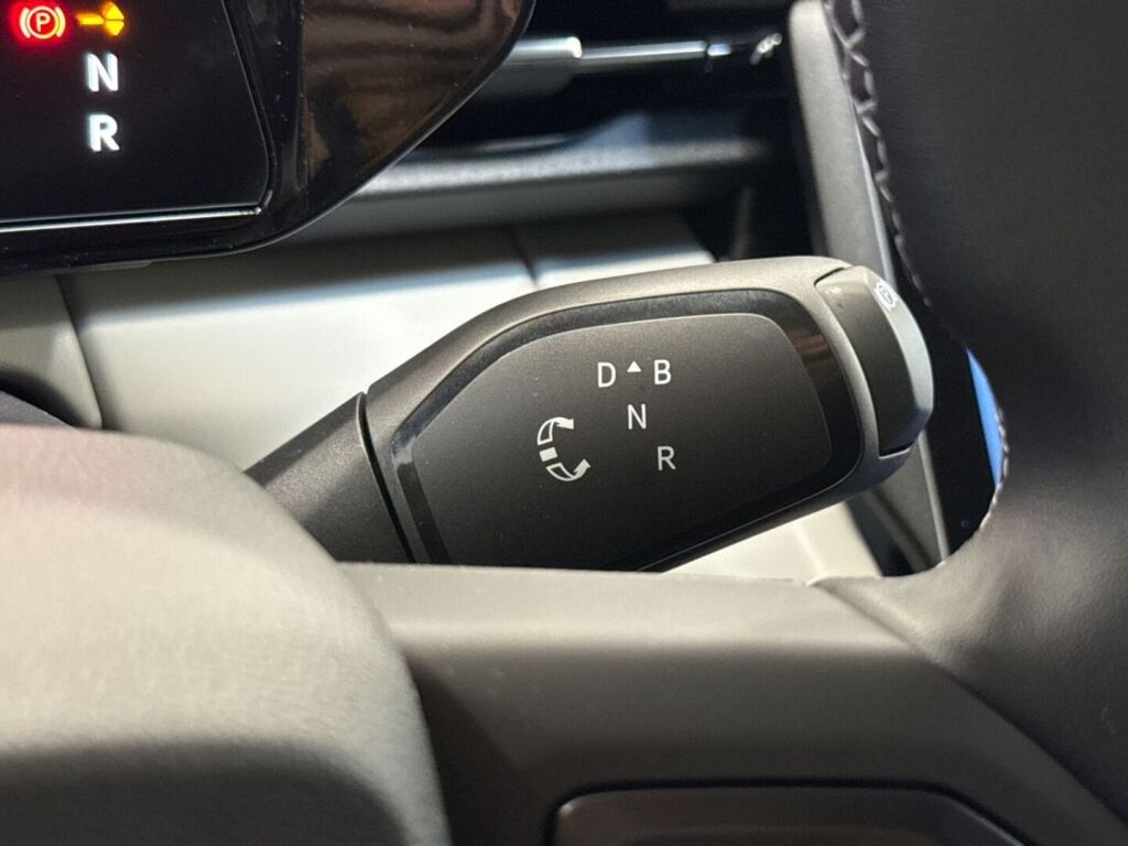 Ford Explorer 2026 Musta