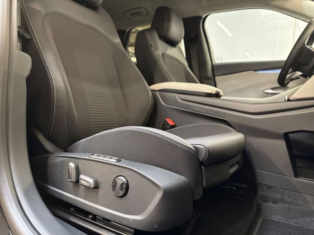 Ford Explorer 2026 Musta